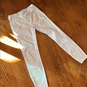 Vineyard Vines White Skinny Jeans with Soft Texture